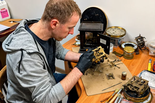 Serwis zegara mechanicznego – czyszczenie i smarowanie mechanizmu
